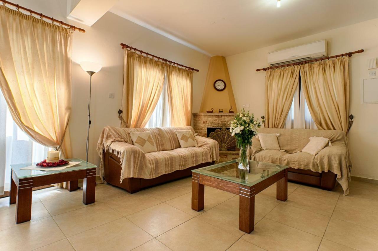 Villa Tsikkos Tria Polis Exterior foto
